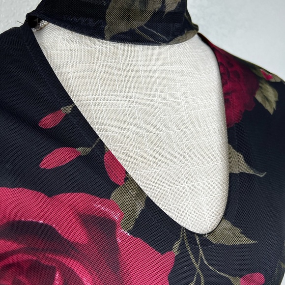 Dress with flowery fabric in medium size - Picture 4 of 15